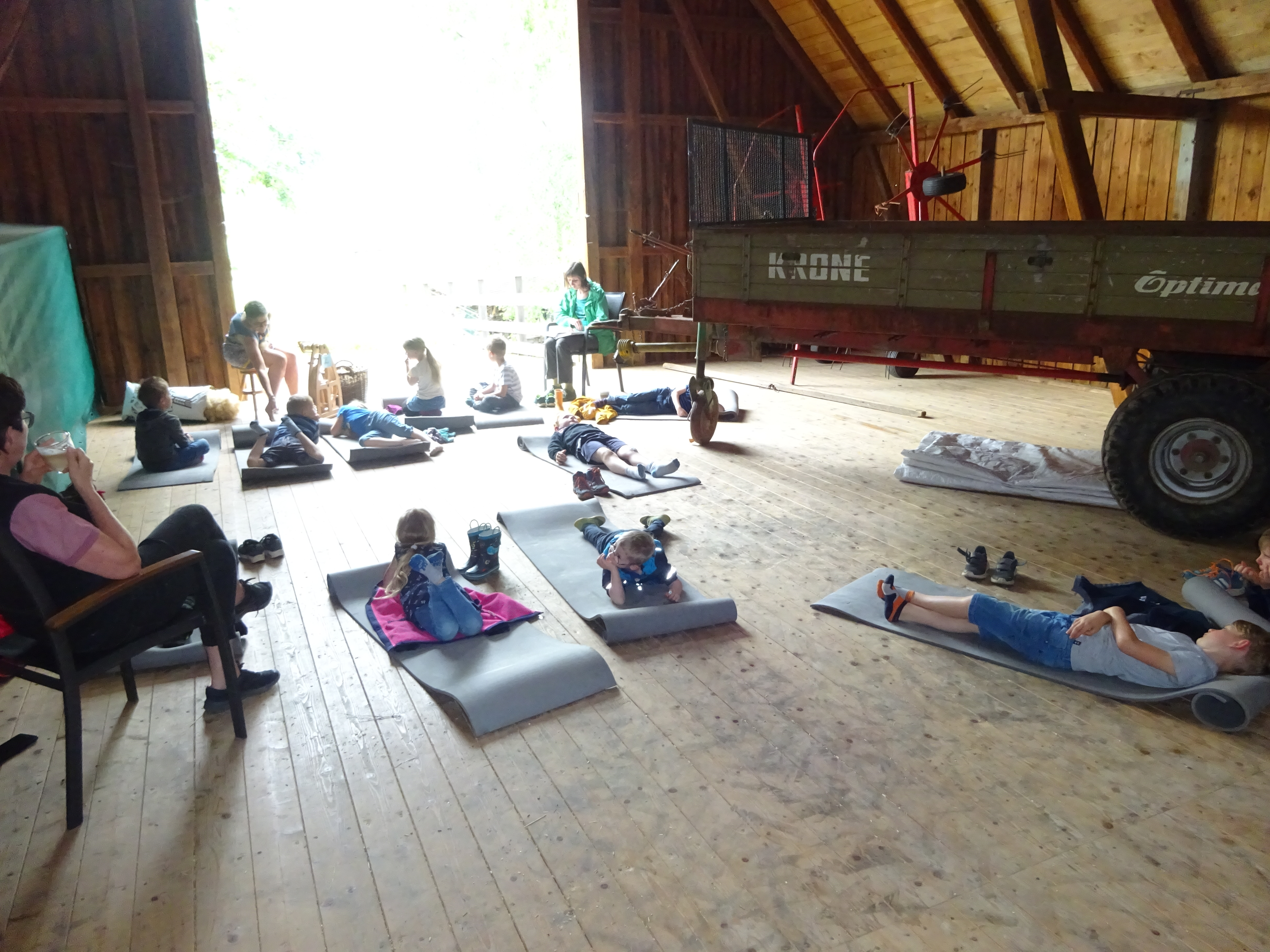 Ausruhen auf der Tenne auf dem Hof von Arnolds